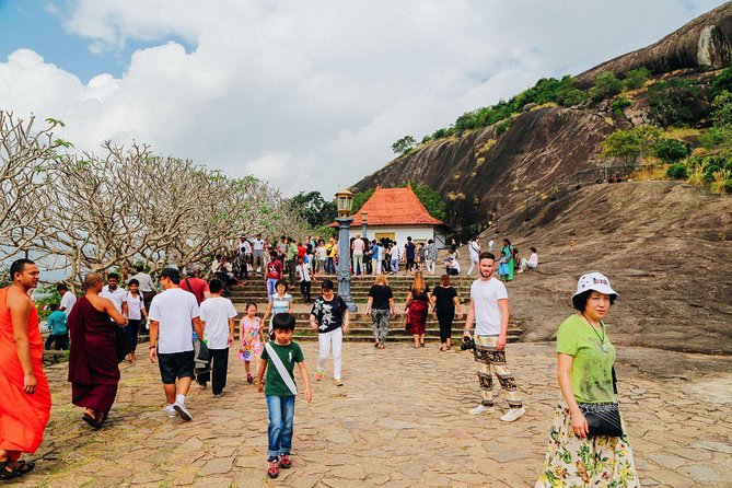 Sigiriya Rock and Dambulla Cave All Inclusive Private Day Trip - Dambulla’s five painted caves