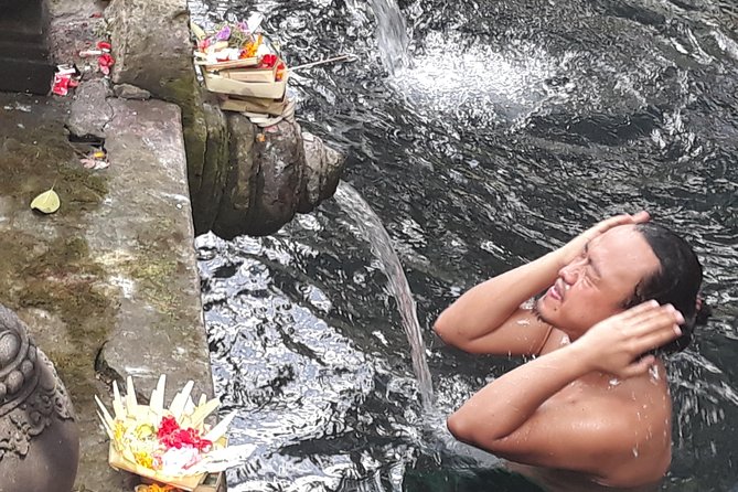 Skip the Line Tirta Empul Temple Entrance Ticket All Inclusive - Entering Tirta Empul with a guide