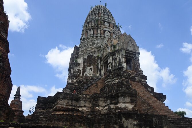 Small Group Tour to Ayutthaya Temples from Bangkok with Lunch - Wat Mahathat and the Buddha in the tree roots