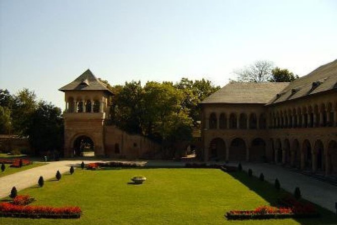 Small Group Tour to Mogosoaia Palace and Snagov Monastery - Mogosoaia Palace and Brancovenesc style