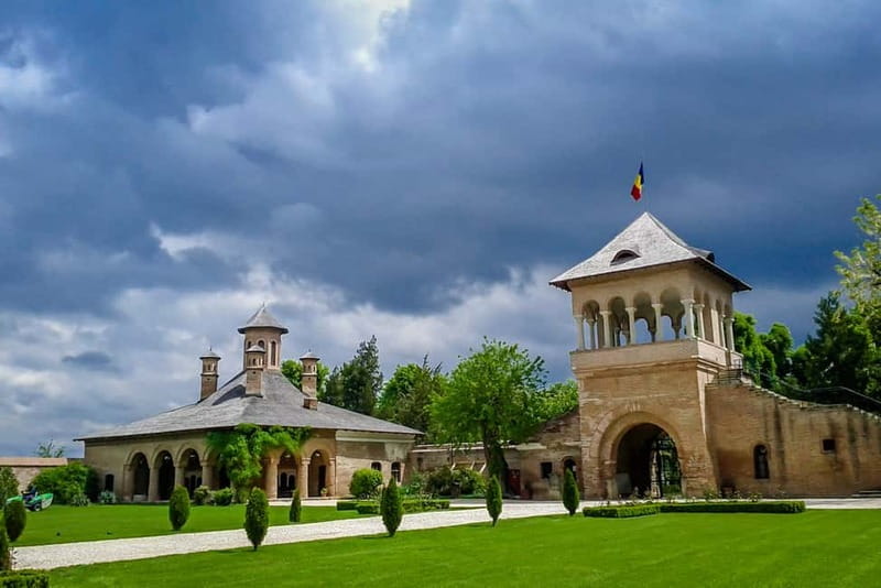 Small Group Tour to Mogosoaia Palace & Snagov Monastery - The 45-minute drive to Mogosoaia