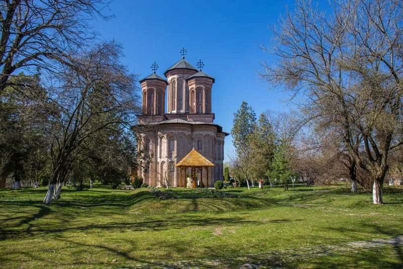 Small Group Tour to Mogosoaia Palace & Snagov Monastery - Reaching Snagov Monastery across the lake