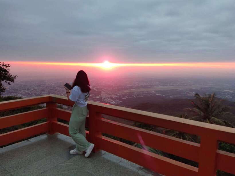Spiritual Sunrise Wat Doi Suthep, Pha Lat, Alms & Meditation - Why the 5:00 a.m. departure is worth considering