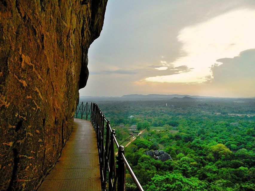 Sri Lanka Bentota: Day Trip to Sigiriya and Dambulla Temple - Dambulla’s caves and painted Buddha images
