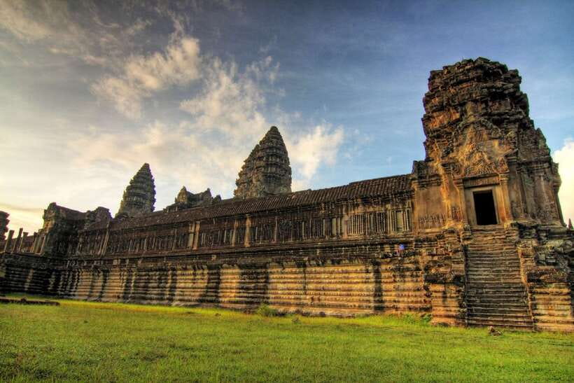 Sunrise at Angkor Wat Temple: 3-Hour Private Tour - Exploring the temple during the 2.5-hour visit