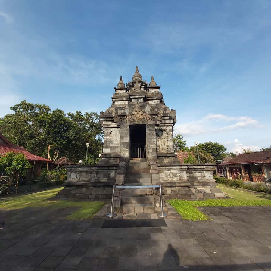 Sunrise at Punthuk Setumbu, Borobudur Temple, Mendut & Pawon - Pawon and Mendut, two smaller temple stops