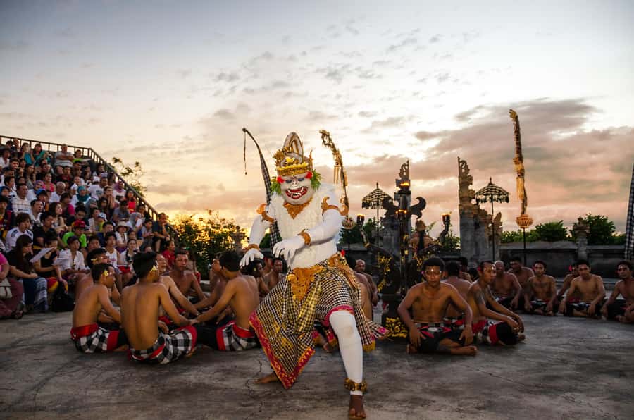 Sunset Temple Tour - Exploring the temple above the sea