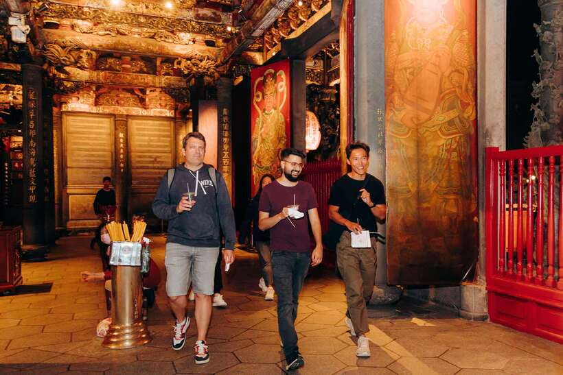 Taipei's Origin & Longshan Temple - Taiwan Cultural Tour - Why this Longshan Temple walk is different