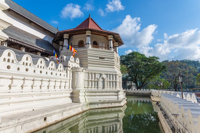 Temple of The Sacred Tooth Relic Entrance Ticket with Guide - Entering Sri Dalada Maligawa in Kandy