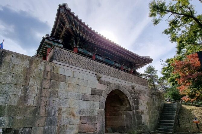 Temple Tour : Byeongpungam Seokbulsa Temple [Hiking+Cable car] - The final 20 minutes to the cable car