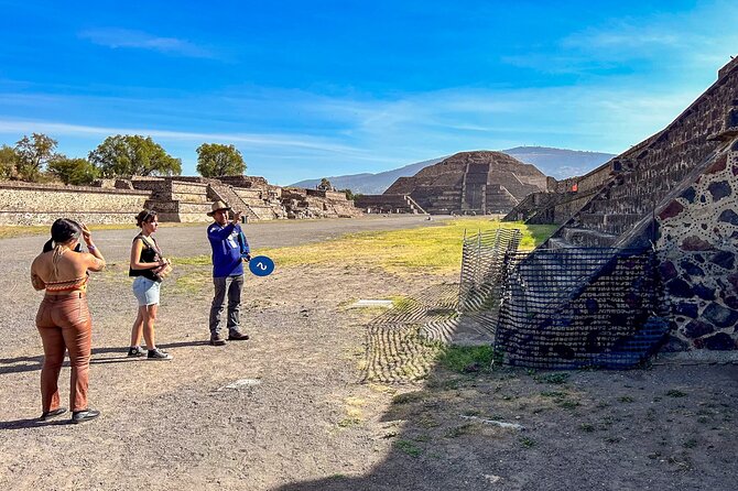 Teotihuacan, Guadalupe Shrine & Tlatelolco Day Tour with Lunch - Guides, Drivers, and the Group Experience