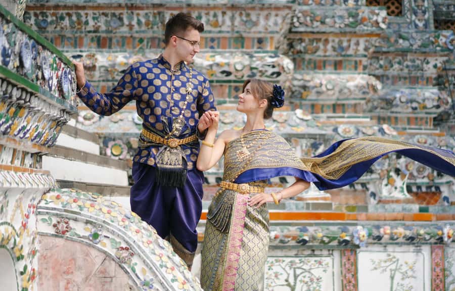 Thai Costume Photographer at Wat Arun/Pho in Bangkok - Why Wat Arun makes such a good photo setting