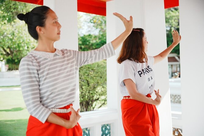 Thai Dance Class at Wat Arun - Three songs, three styles, and a final performance