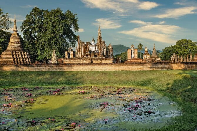 Three Temple Ayutthaya Tour with Scenic Boat Ride - Wat Ratchaburana and its preserved prang