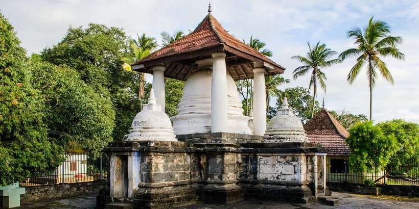 Three Temples Loop In Kandy Day Tour By Tuk Tuk - The morning begins at Asgiriya Stupa