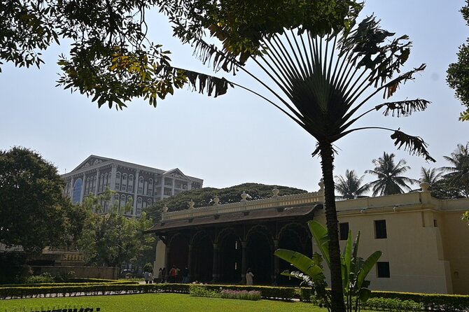 Tipu Palace + Koté Vishnu + Fort + KR Market + Jain Temple = Bengaluru Pété Walk - Bangalore Fort and the remains of an older city