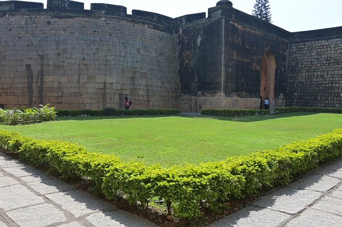 Tipu Palace + Koté Vishnu + Fort + KR Market + Jain Temple = Bengaluru Pété Walk - What the $33.55 price really buys