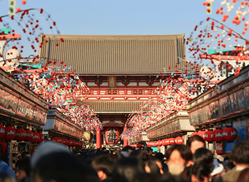 Tokyo: Asakusa Temple & Shrine Walking Tour with Local Guide - Asakusa Shrine and the meeting of two traditions