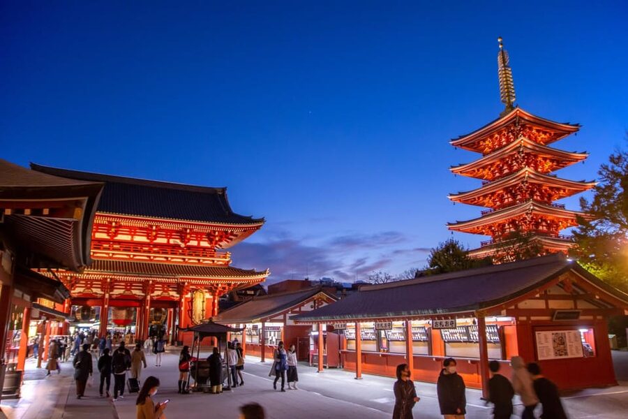 Tokyo: Asakusa Walking Tour with Sensoji Temple Visit - What the guides add to the experience