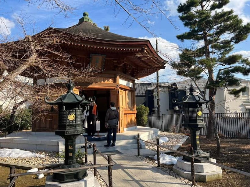 Tokyo: Gotokuji Culture Walk & Lucky Cat Temple Experience - Fifty minutes to visit and take it in