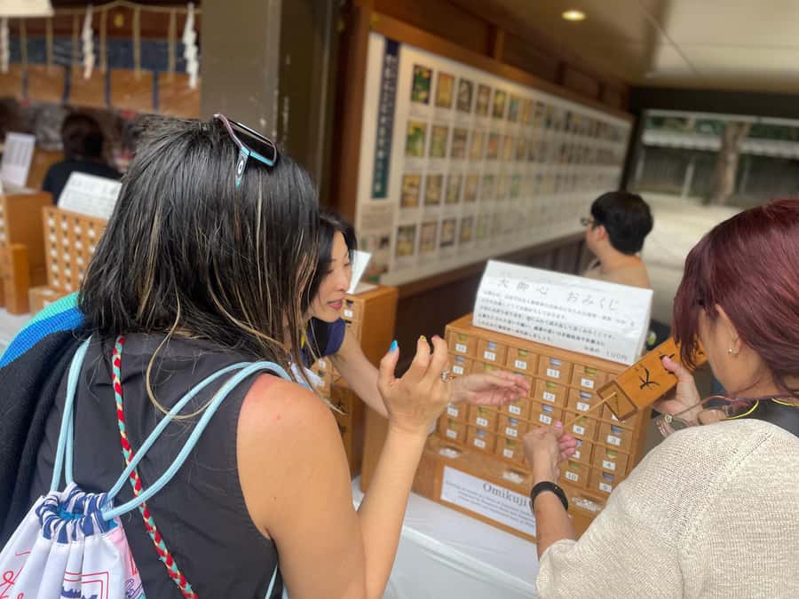Tokyo: Harajuku Meiji Shrine Guided Tour-Discover Shinto - What the one-hour schedule really gives you