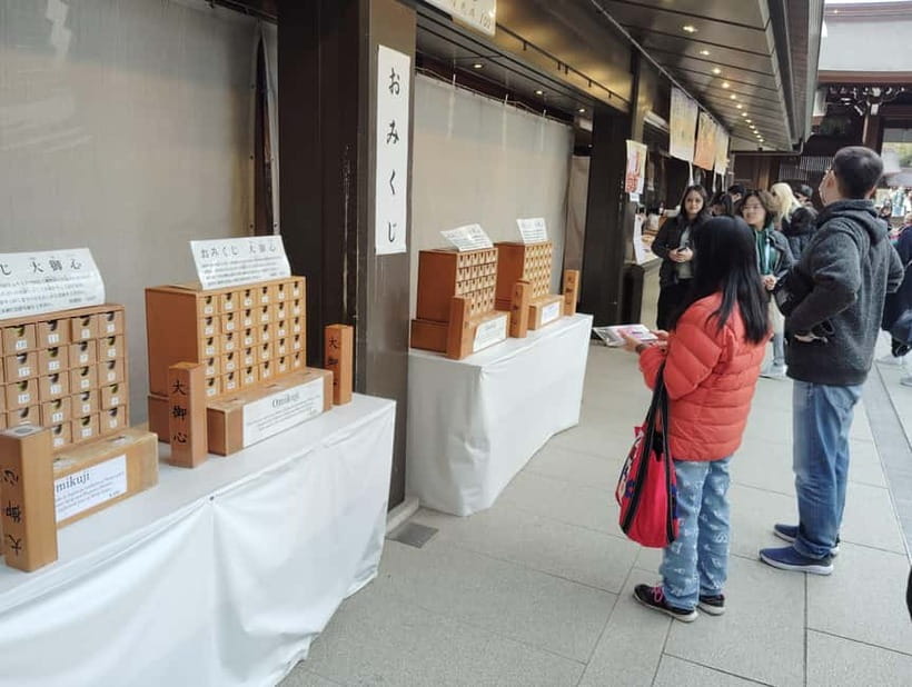Tokyo: Meiji Jingu Shrine & Inner Garden Guided Tour (2h) - Learning how to pray at Meiji Jingu