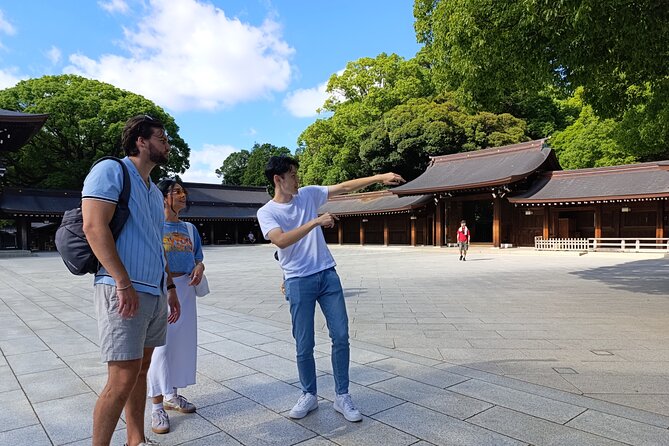 Tokyo: Meiji Shrine and Shinto Culture Walking Tour - Meeting at Harajuku and starting the walk