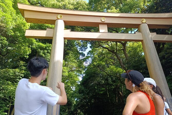 Tokyo: Meiji Shrine and Shinto Culture Walking Tour - The giant torii and the forest approach