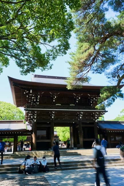 Tokyo: Meiji Shrine Walking Tour — Shinto & Imperial System - Why Meiji Shrine feels far from Tokyo