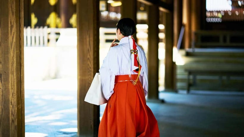 Tokyo: Meiji Shrine Walking Tour — Shinto & Imperial System - Reading the sake barrels and imperial connection