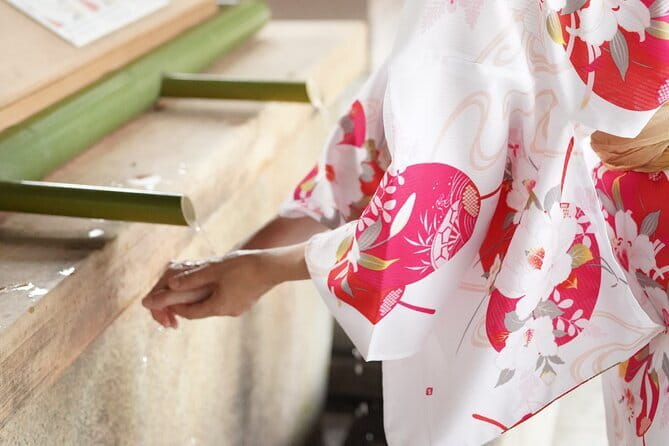 :Tokyo,Shibuya /Meiji Shrine tour in KIMONO/English-friendly - Selecting a kimono at SHIBUI