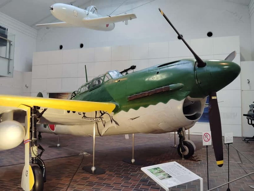 Tokyo War History Tour: Yasukuni Shrine & War Museum - What the private format adds