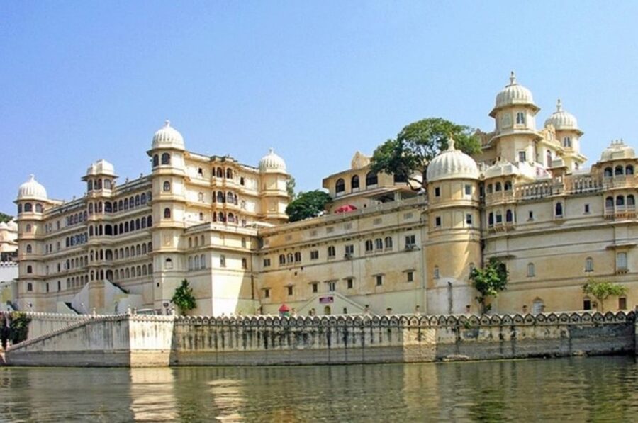 Transfer from Jodhpur to Udaipur via Jain Temple in Ranakpur - Morning pickup in Jodhpur