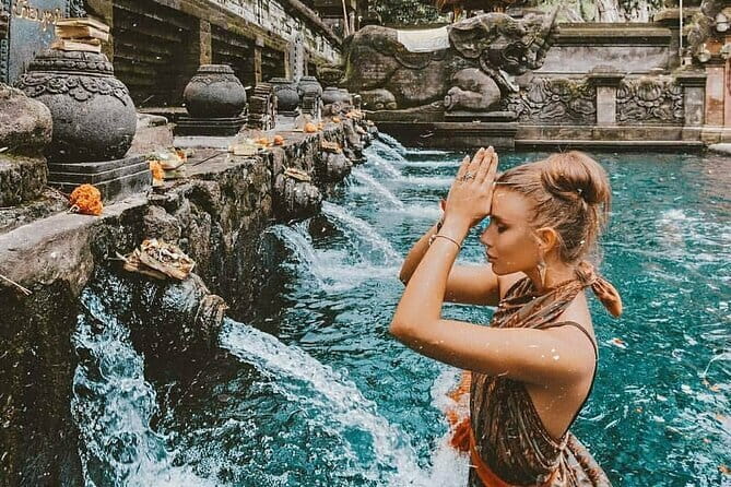 Ubud Hidden Gems Waterfall, Temple and Rice Terraces Private Tour - Tegalalang Rice Terrace starts the day in green