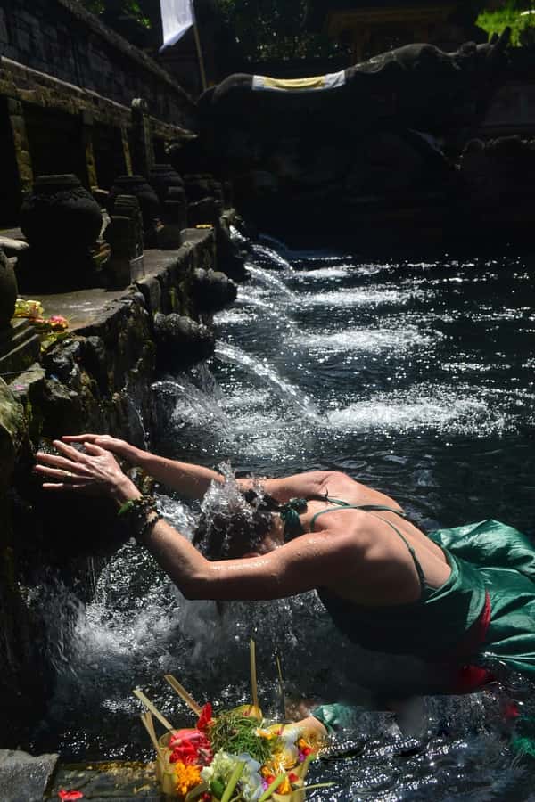 Ubud: Rice Terraces, Water Temple, & Waterfalls Private Tour - Kanto Lampo Waterfall: your first splash