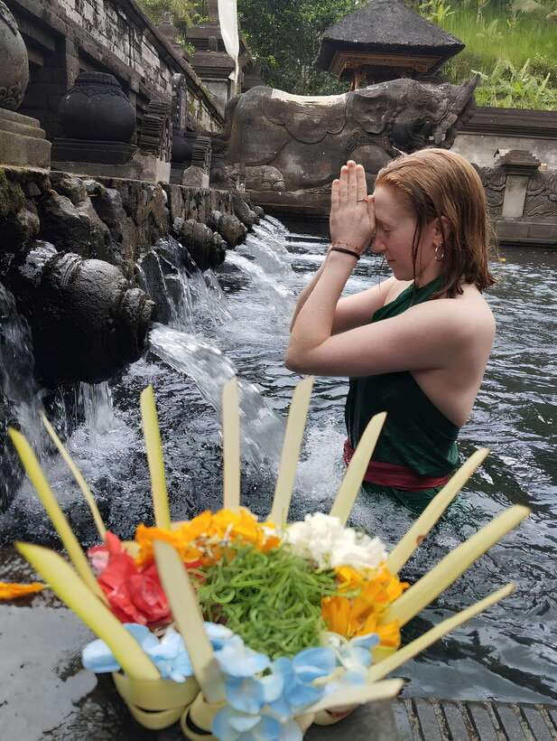 Ubud: Water Temple, Rice Terrace, and Waterfalls Tour - Kanto Lampo Waterfall and the stone ledges