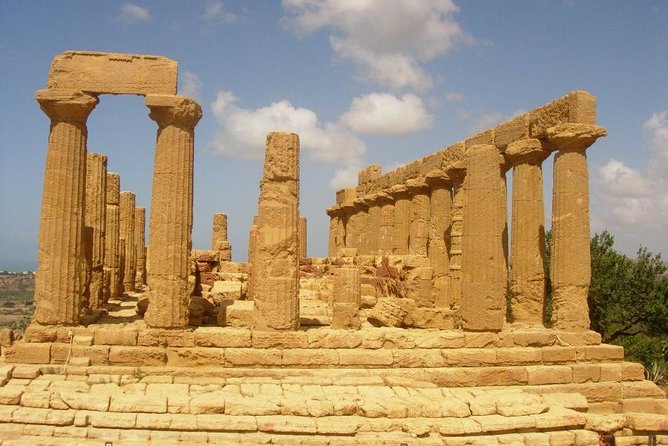 Valley of the Temples and Villa Romana del Casale Day Trip from Taormina - How the multilingual format affects the day