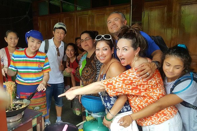 Wat Paknam Walking Tour - A local lunch after the morning walk