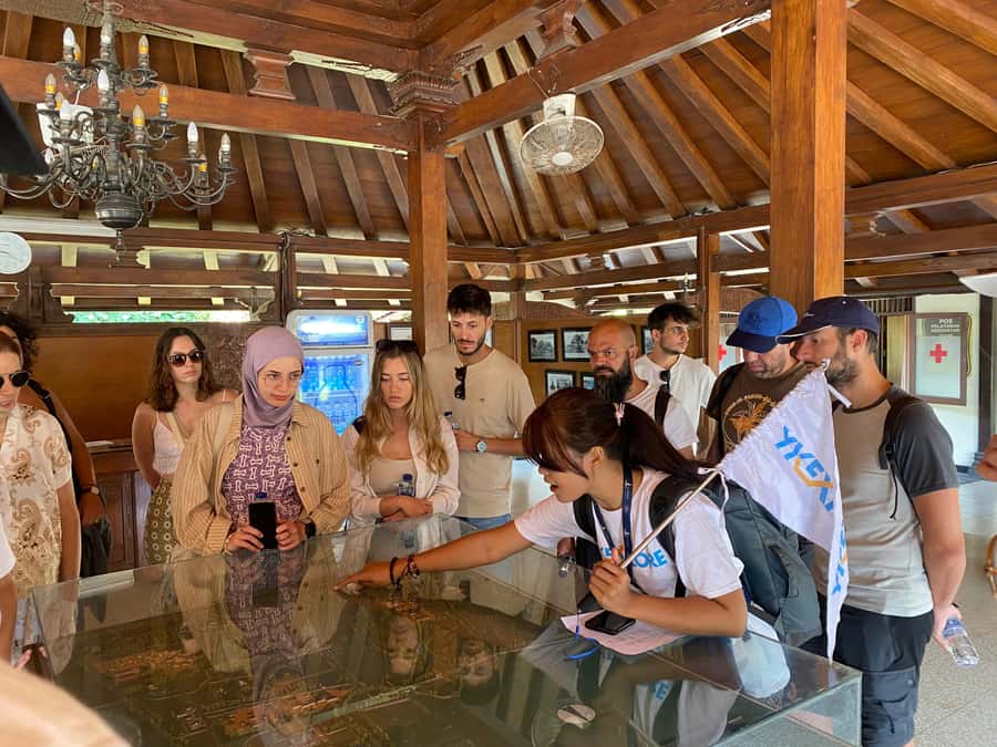 Yogyakarta: Borobudur and Prambanan Temples Guided Tour - Why visit Borobudur and Prambanan together?
