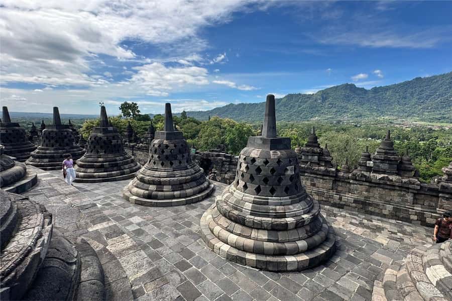 Yogyakarta: Borobudur Climb-up & Prambanan Temple Day Tour - Why this is one of Yogyakarta’s best temple pairings