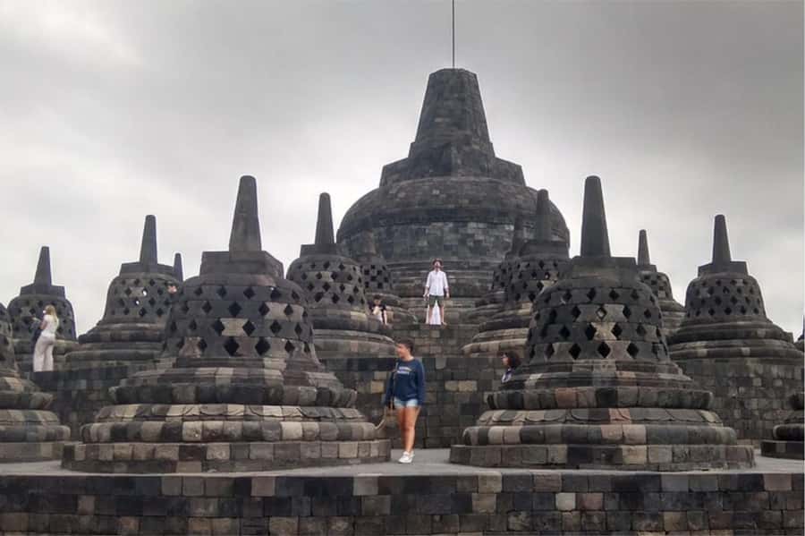 Yogyakarta: Borobudur Climb-up & Prambanan Temple Day Tour - Prambanan’s tall towers and Ramayana carvings