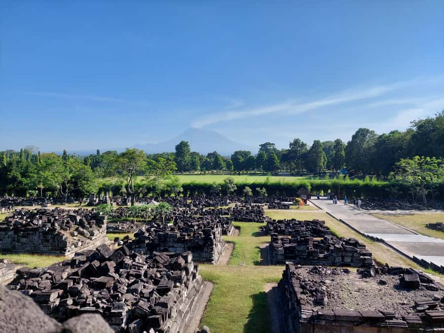 Yogyakarta: Prambanan Temple Morning Tour and Palace Tour - Transport, pickup areas, and the pace of the day