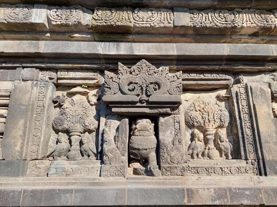 Yogyakarta: Prambanan Temple Morning Tour and Palace Tour - Practical advice for a smoother visit