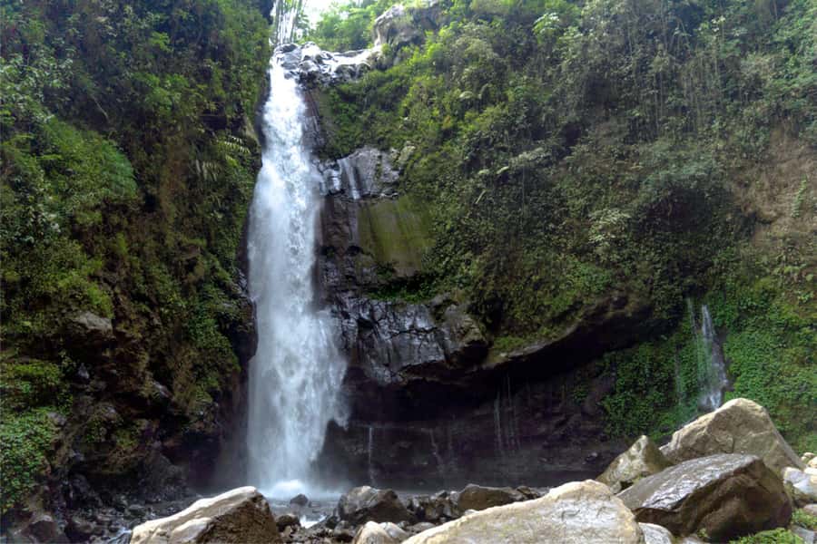 Yogyakarta: Selogriyo Temple, Rice Terraces & Waterfall Tour - Reaching quiet Selogriyo Temple