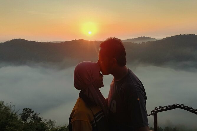 Yogyakarta: SUNRISE Above Cloud & Explore UNESCO Temples w/ GUIDE - The day in four useful facts