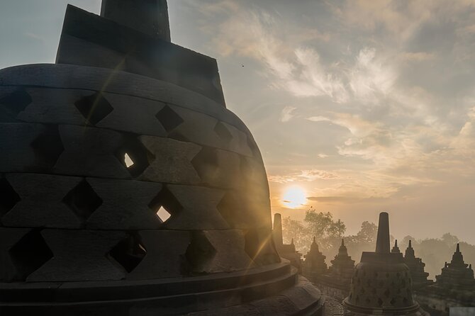 Yogyakarta: SUNRISE Above Cloud & Explore UNESCO Temples w/ GUIDE - The guides can shape the whole day